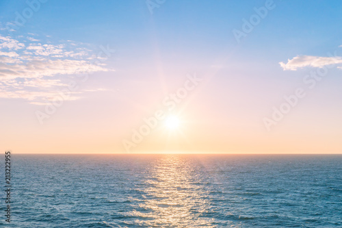 Fototapeta Zachód słońca nad morzem