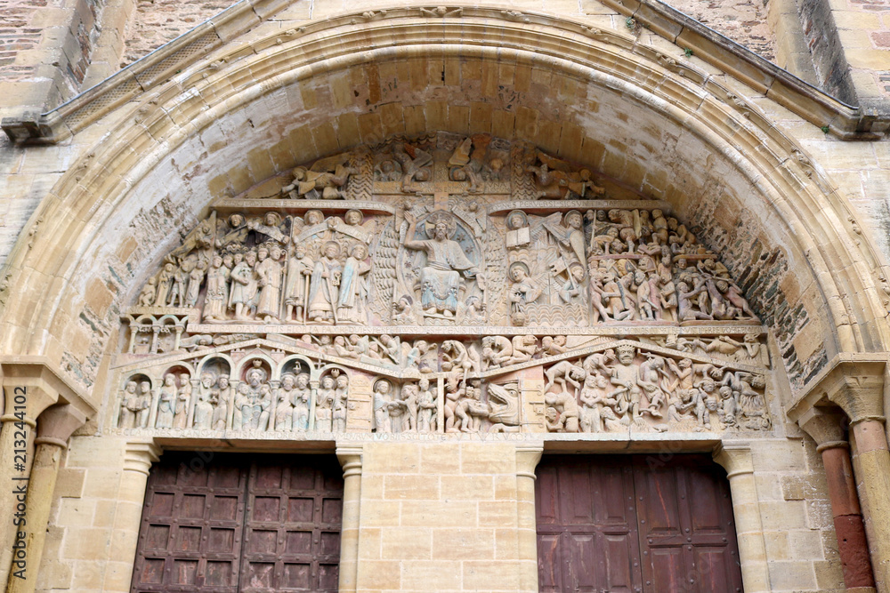 Le tympan de l'abbatiale Sainte-Foy de Conques, Aveyron, France