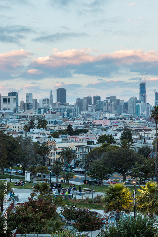 Obraz premium Dolores Park San Francisco city sunset