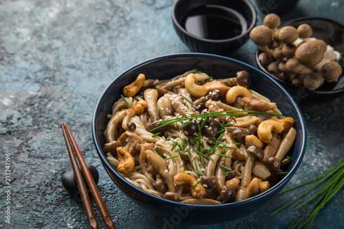 noodles with chicken and shimeji mushrooms in blue  bowl