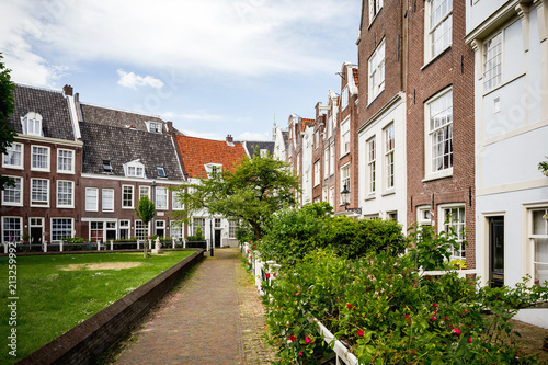 Begijnhof in Amsterdam, Niederlande photo