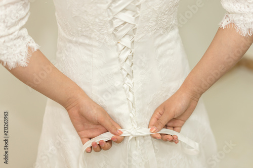 bride wear wedding dress