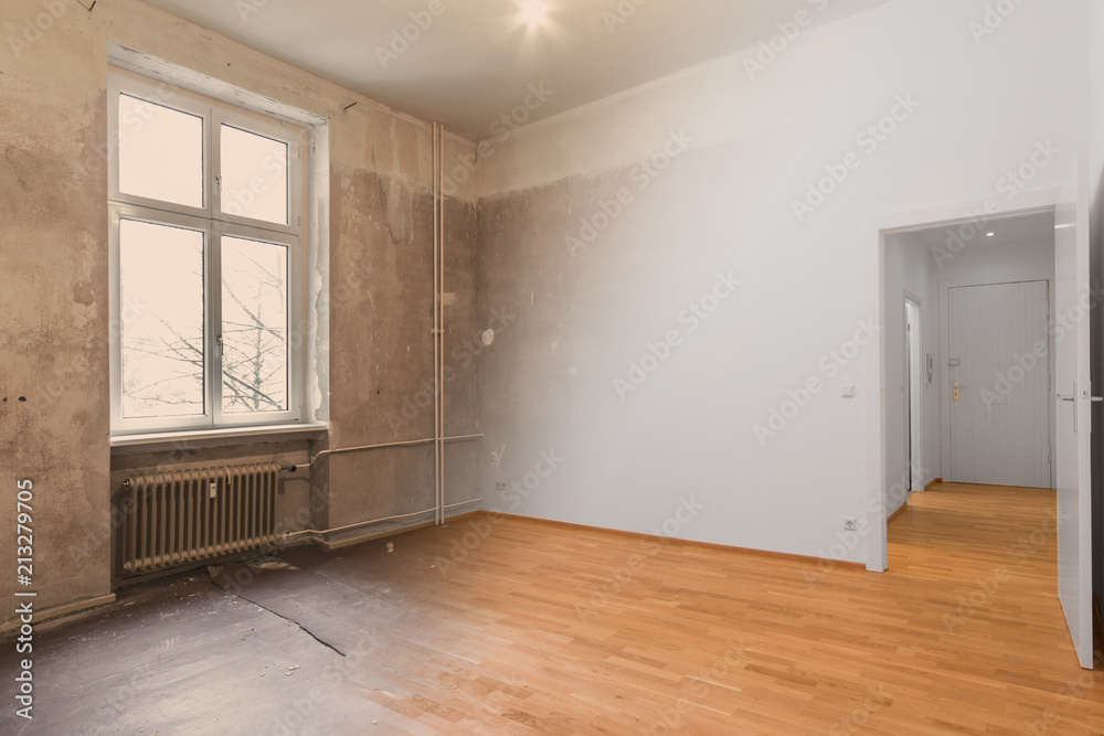 Obraz premium empty room renovation concept - before and after -
