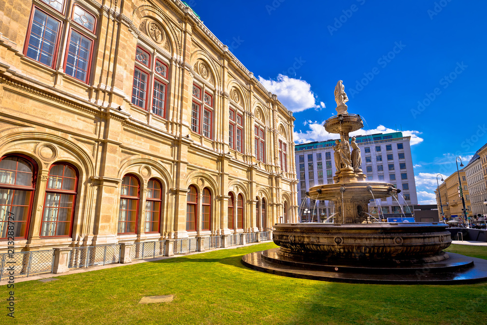 Naklejka premium Widok fontanny i architektury wiedeńskiej Opery Państwowej
