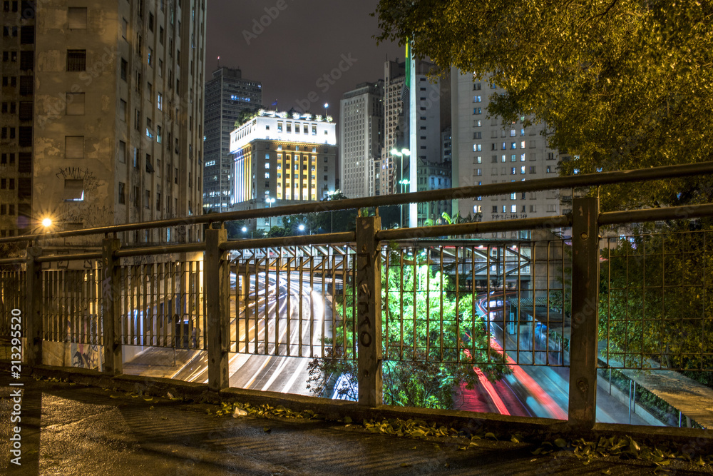 Fototapeta premium Sao Paulo, Brazil, May 18, 2017. Night view of the city center from the Piques footbridge, with emphasis on the Matarazzo Building, headquarters of the City Hall, in Sao Paulo,
