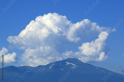 夏雲と鳥海山 Summer clouds and Mt.Chokai