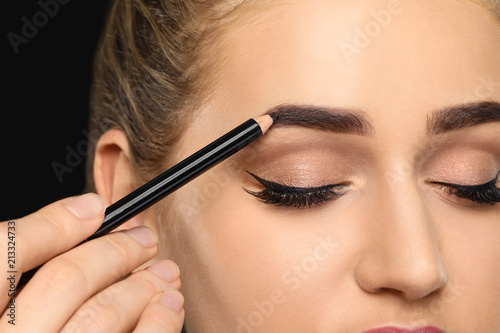 Young woman undergoing eyeb...