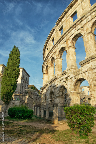 Das sch  ne Amphitheater in Pula-Kroatien