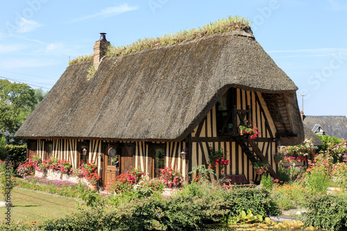 Canvas-taulu Old traditional cottage in Normandy France