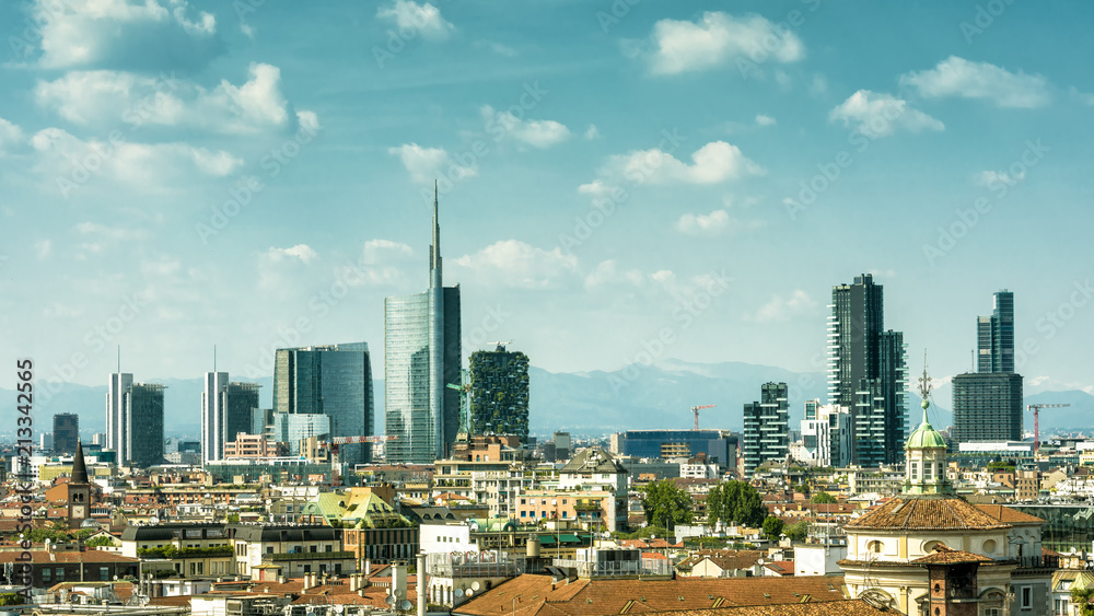 Fototapeta premium Panoramę Mediolanu z drapaczami chmur w Porto Nuovo