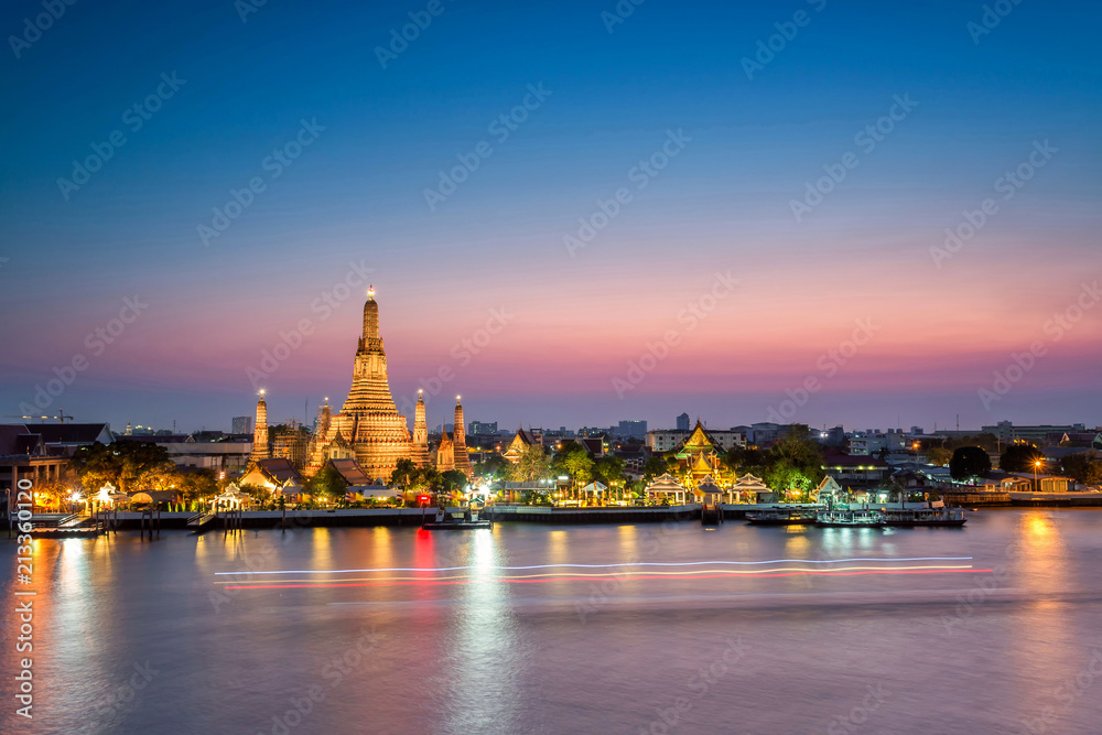 Beautiful sunset at Wat Arun Temple in Bangkok Thailand. Wat Arun is among the best known of Thailand's landmarks and icon of Bangkok city, Thailand and Travel in Asia. Beautiful sunset at Wat Arun Temple in Bangkok Thailand. Wat Arun is among the best known of Thailand's landmarks and icon of Bangkok city, Thailand and Travel in Asia.
