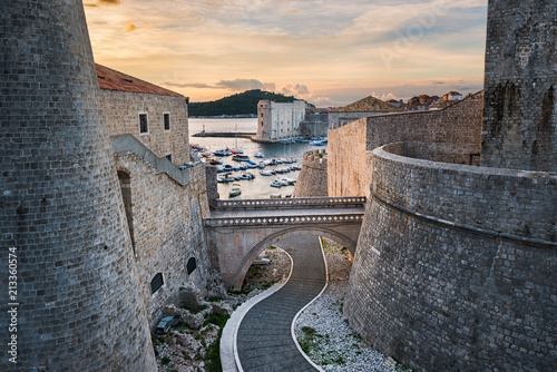 Stare miasto Dubrownik, Chorwacja z widokiem na port