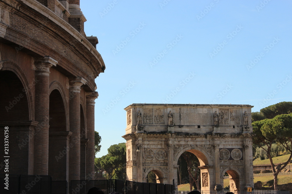 Le Colisée et l'Arc de Constantin, Rome, Italie