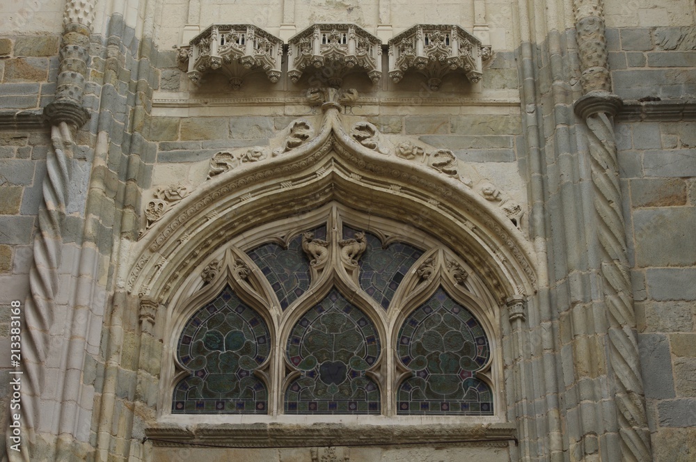 Détails architecturaux de l'église St Vénérand