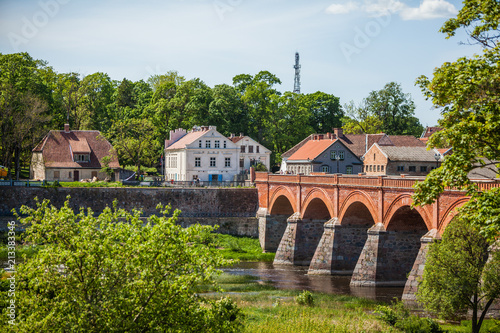 Foto Kuldiga Old Bridge-the widest waterfall in the Baltics on the River Venta and Ve