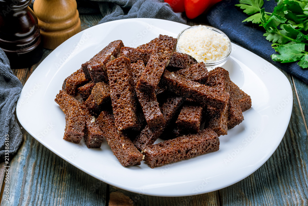 fried Garlic croutons