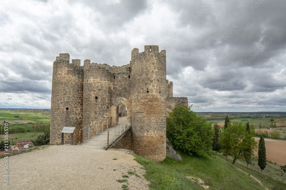 Entrada al Castillo de Peñaranda de Duero en la  provincia de  Burgos