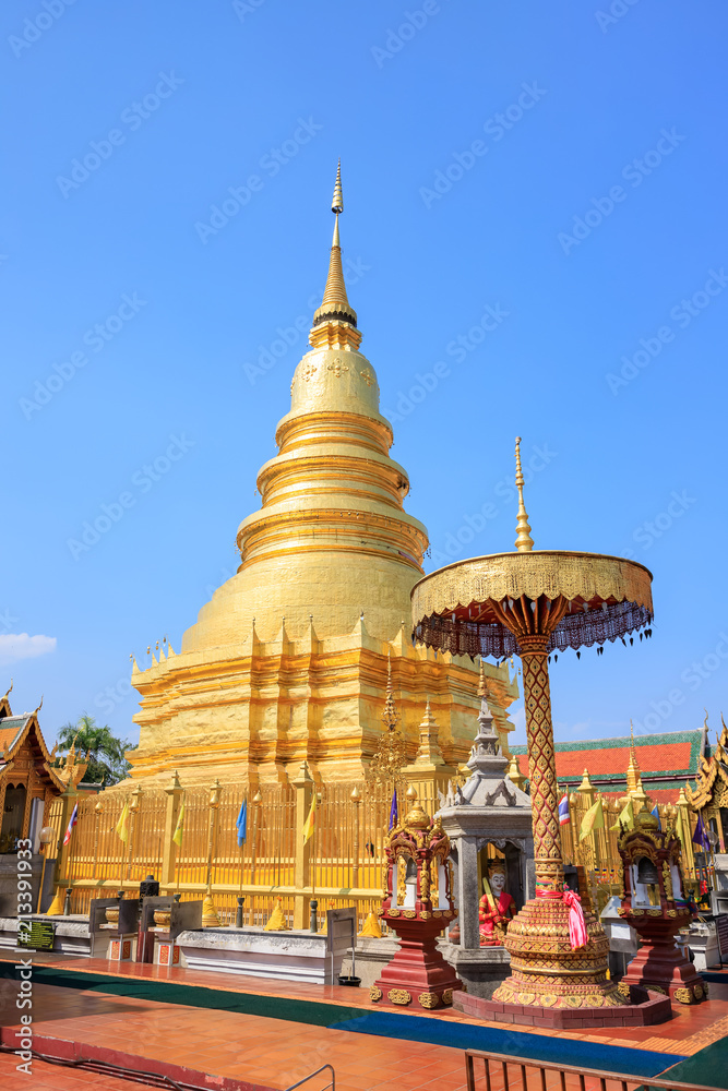 Fototapeta premium Golden pagoda at Wat Phra That Haripunchai Woramahawihan in Lamphun, north of Thailand