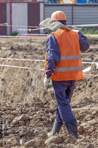 Worker builder with a shovel