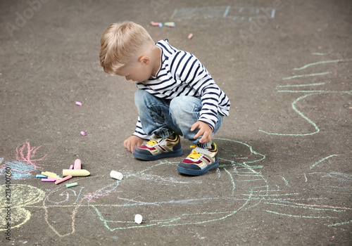Cute little boy drawing wit...