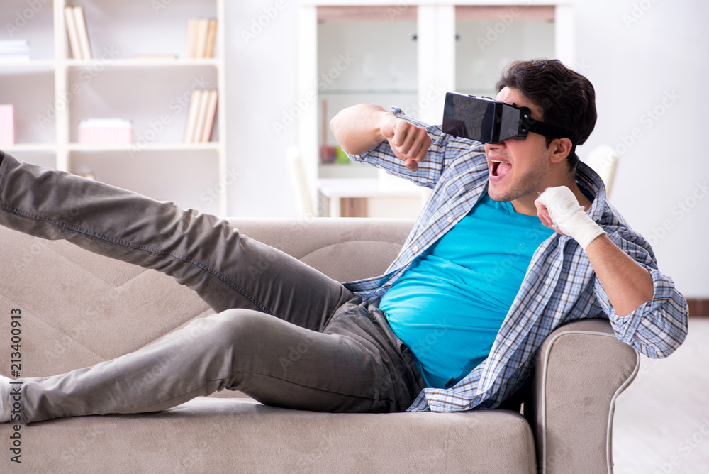 Man with hand injury wearing virtual reality glasses