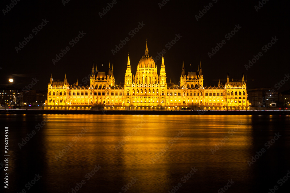 Fototapeta premium The Hungarian Parliament building illuminated at night