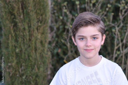 Jeune beau garcon 14 ans Photos Adobe Stock