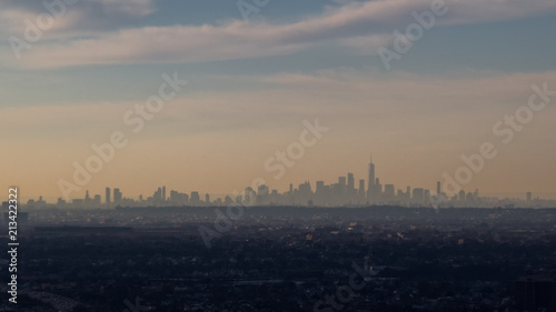 Skyline de New York USA au coucher de soleil depuis l'avion
