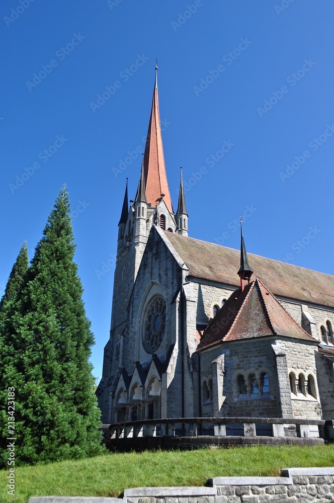 Fototapeta premium Pfarrei / Kirche St. Michael in der Stadt Zug am Zugersee, Schweiz