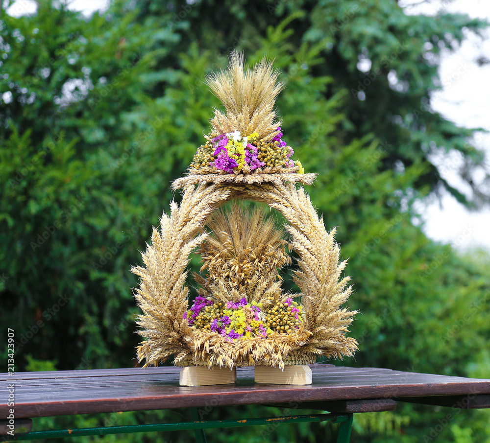 Harvest wreath - traditional Polish country culture festival decoration - obrazy, fototapety, plakaty 