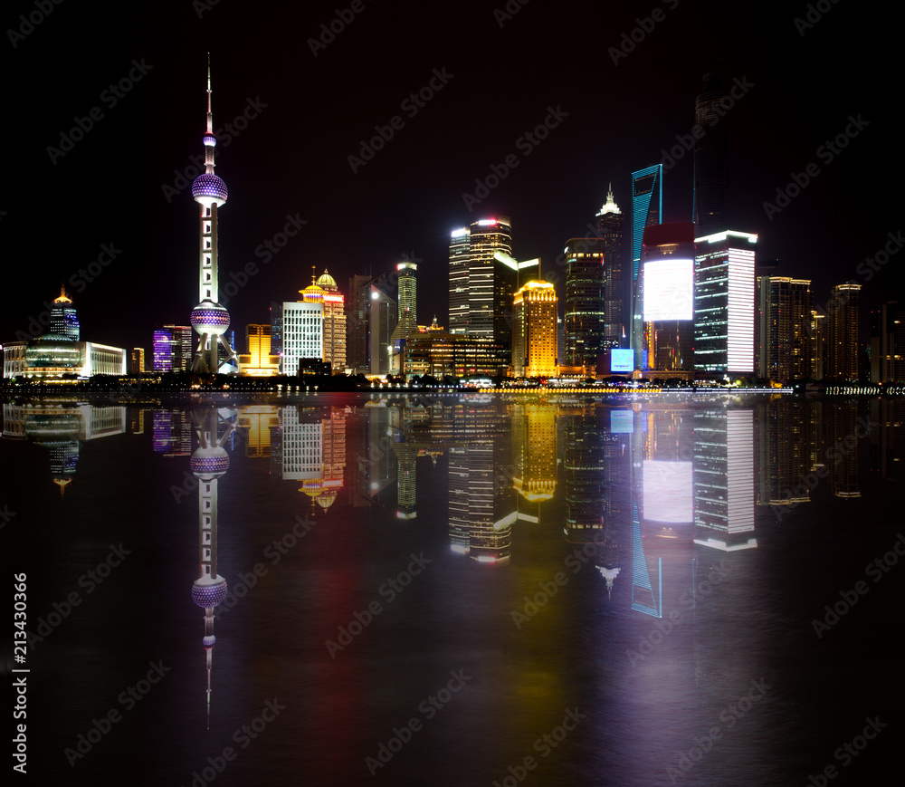 Fototapeta premium Veiw from the bund, shanghai at night