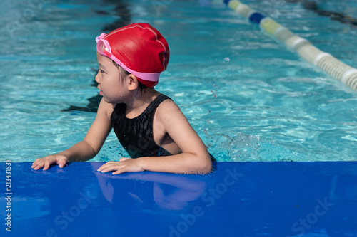 a girl learn how to swim in swimming class © RPA_studio