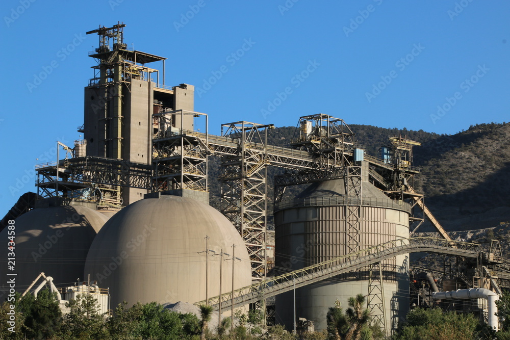 Obraz premium Cement Plant 1