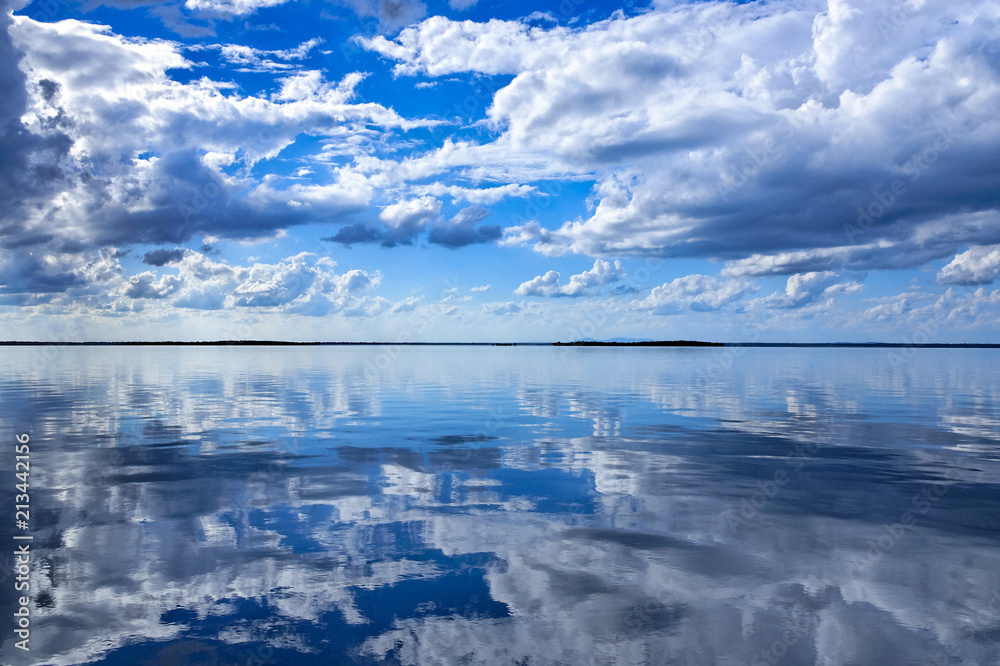 Fototapeta premium Magnificent white cloud in blue sky. Australia.