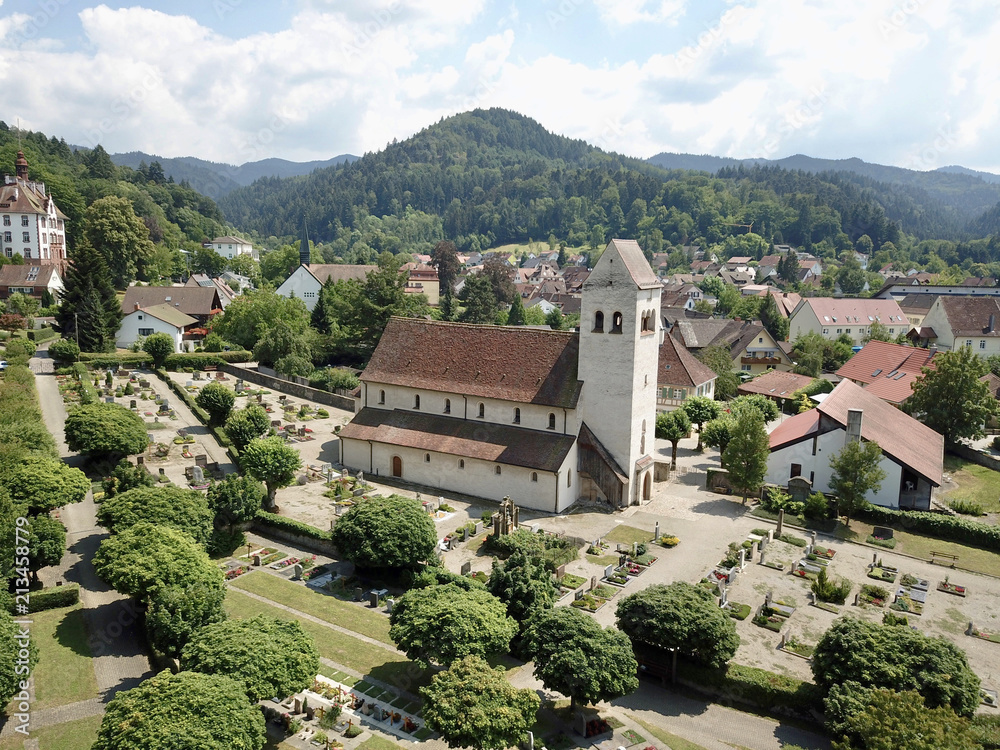 Luftbild Sulzburg mit Kirche St. Cyriak, Schwarzwald