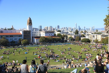 Fototapete San Francisco Blick auf die Skyline von San Francisco vom Mission Dolores Park  © marcuspon
