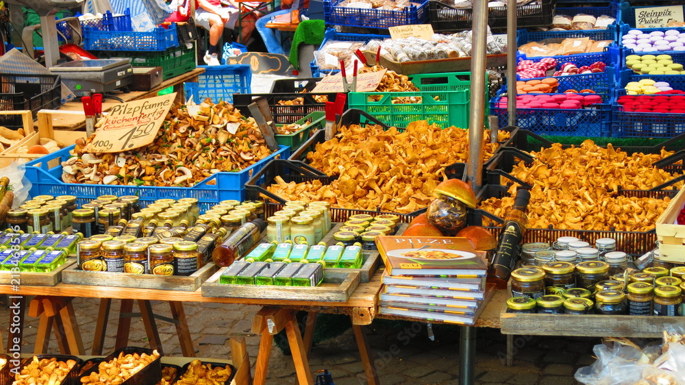 Obraz premium viktualienmarkt in munich