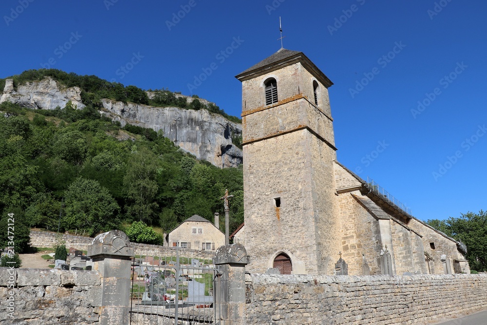 Eglise et cimetière de Baume-les-Messieurs dans le Jura