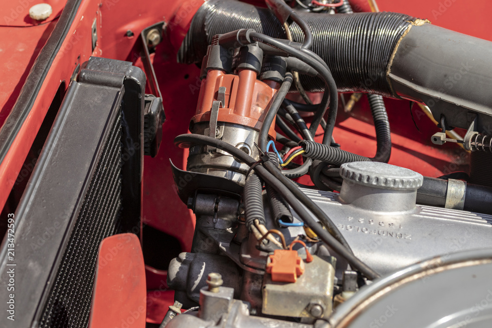 Detail von einem Zündverteiler beim Oldtimer Detail von einem Zündverteiler beim Oldtimer