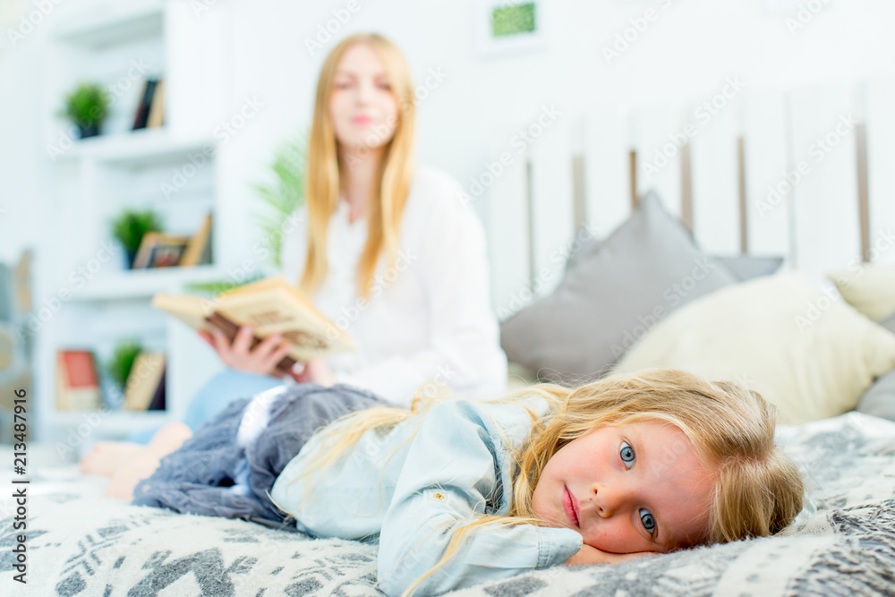 Fototapeta premium Mother spending time with daughter