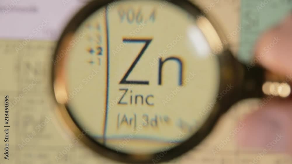 Vidéo Stock A hand moving a lens magnifier over a defocused board (a ...