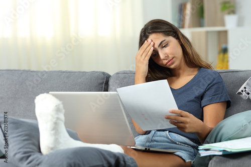 Fototapet Worried disabled self employed working at home