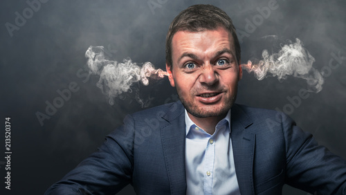 wütender Chef mit rauchenden Ohren photo