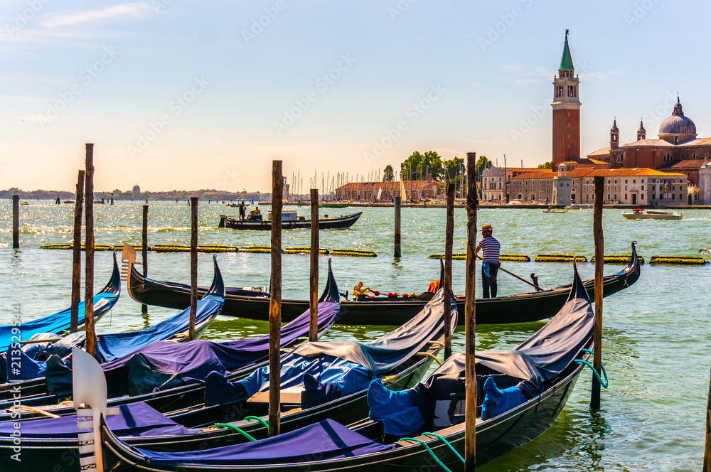 Traghetto Gondole Molo in Venice, Italy