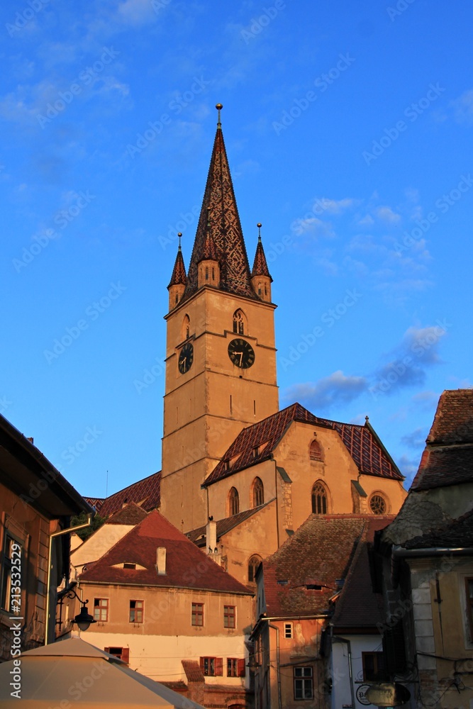 Obraz premium Reformed / Evangelist church in sunset warm light. Medieval Sibiu, Romania 
