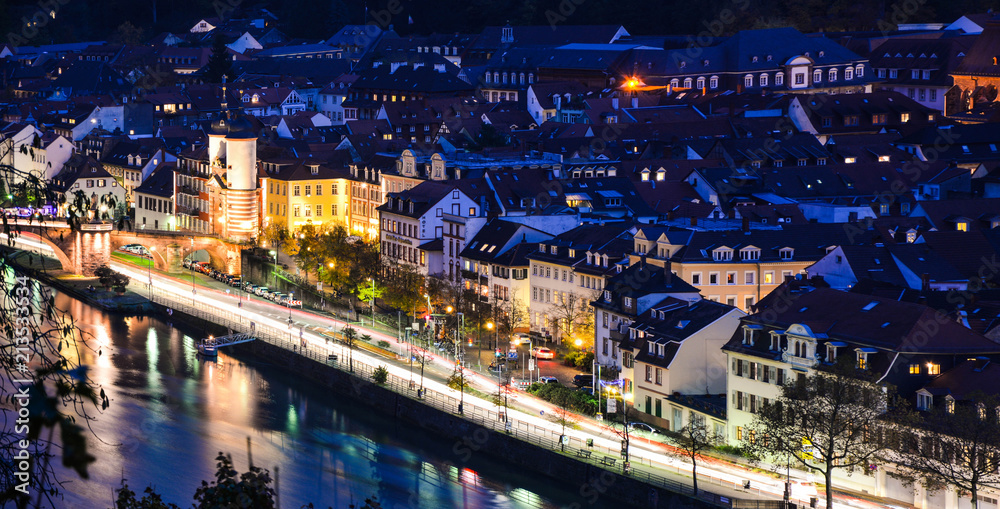 Naklejka premium Altstadt Heidelberg bei Nacht