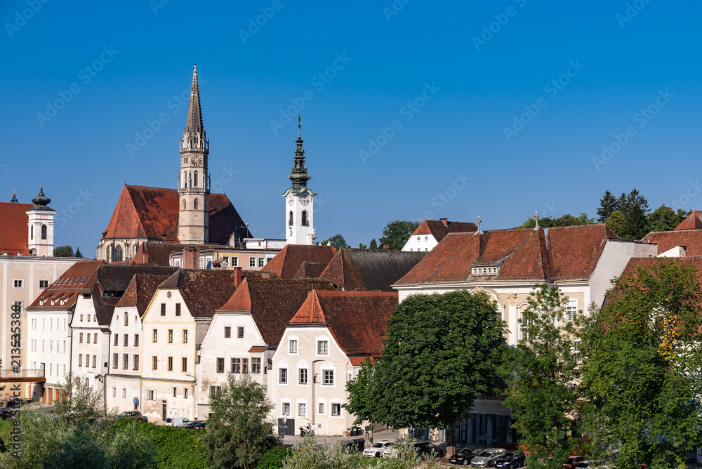 Die Stadt Steyr in Oberösterreich herrliche Altstadt, Flüsse und blauer Himmel