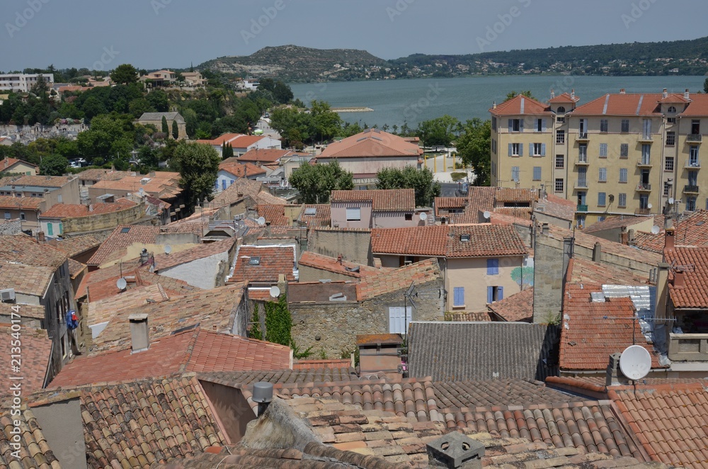 Vue de Istres et de l'étang des Oliviers, Sud de la France