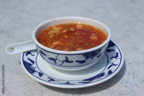 Chinesische sauer-scharf Suppe (Pekingsuppe) 