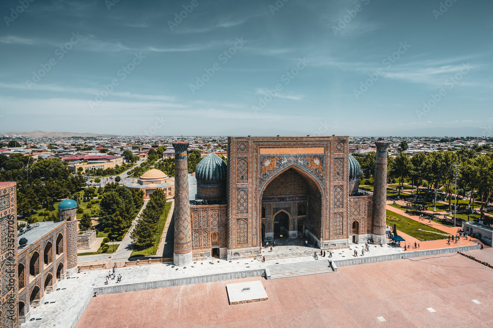 Fototapeta premium Sher Dor madrasah on Registan square, Samarkand, Uzbekistan